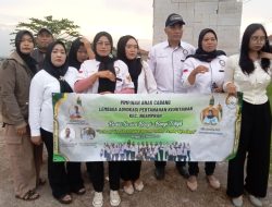 Ramadhan Berkah, PAC LAPK Ngamprah Bagi-Bagi Takjil Untuk Pengguna Jalan